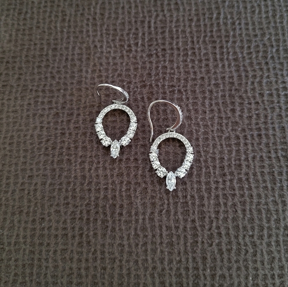 Nadri Silver🤍 Egg Shaped Cubic Zirconia💎 Drop Earrings - Picture 4 of 15